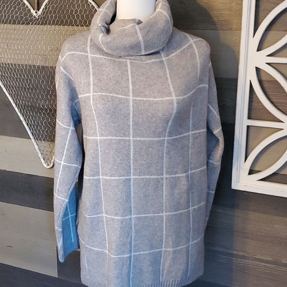 unknown Sweaters - Oversized Windowpane Turtleneck Sweater